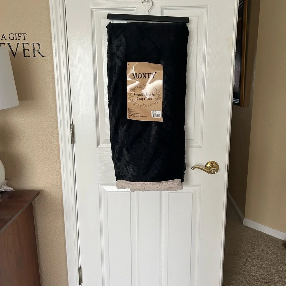 Monty Reversible Faux Fur Sherpa Throw Blanket - BRAND NEW